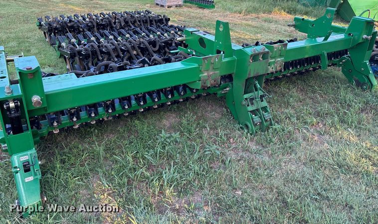 image for item DT3359  BD7600 grain drill center section