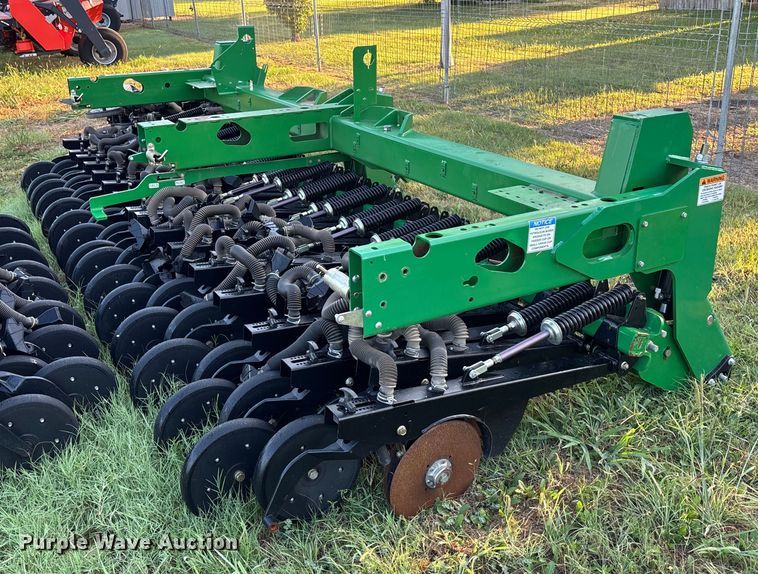 image for item DT3359  BD7600 grain drill center section