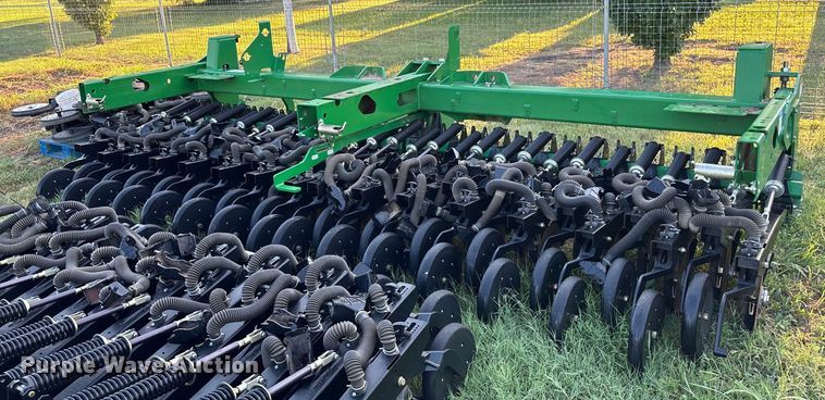 image for item DT3359  BD7600 grain drill center section