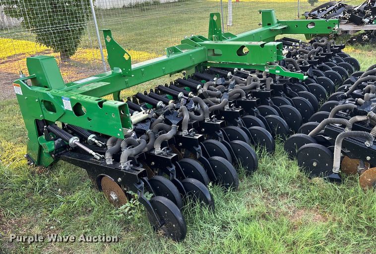 image for item DT3359  BD7600 grain drill center section