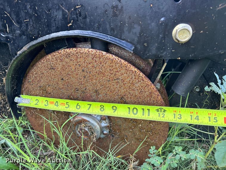 image for item DT3359  BD7600 grain drill center section