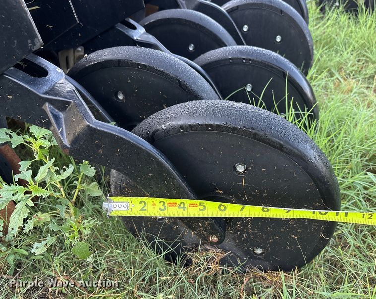 image for item DT3359  BD7600 grain drill center section