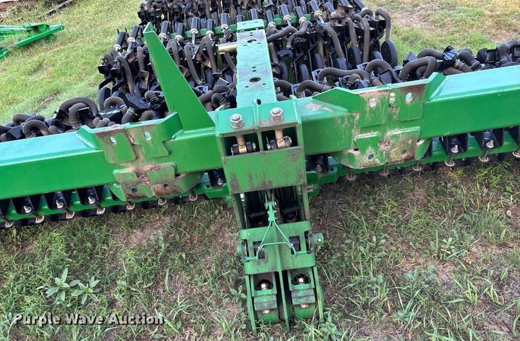 image for item DT3359  BD7600 grain drill center section