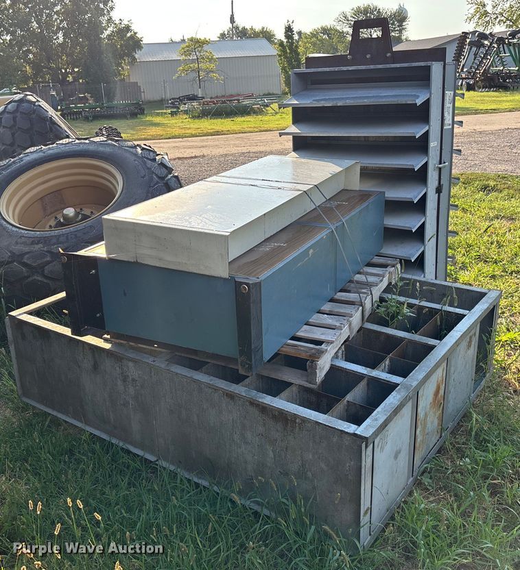 image for item DT3369 (4) Shelves