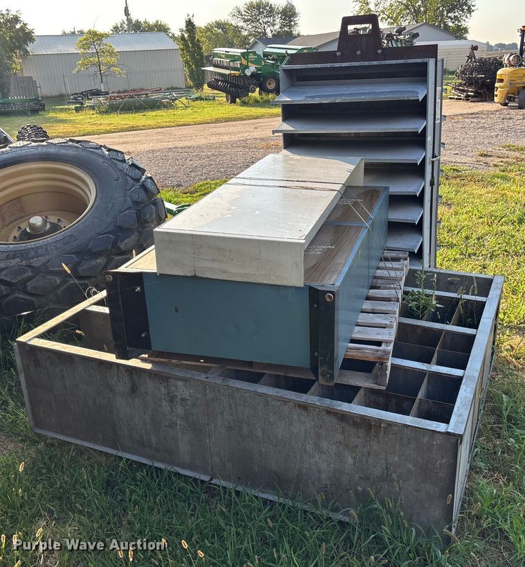 image for item DT3369 (4) Shelves