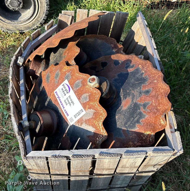 image for item DT3370 Approximately 15 tillage disks 