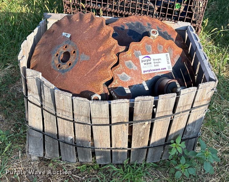 image for item DT3370 Approximately 15 tillage disks 