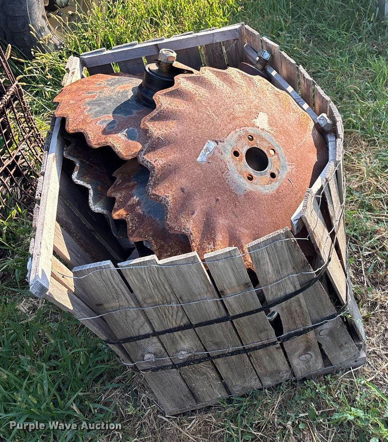 image for item DT3370 Approximately 15 tillage disks 