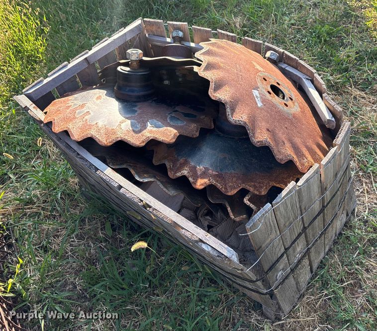 image for item DT3370 Approximately 15 tillage disks 