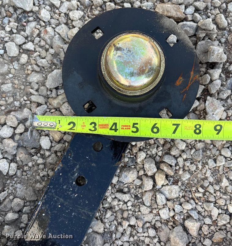 image for item DT3377 Approximately 22 no-till coulter hub assemblies