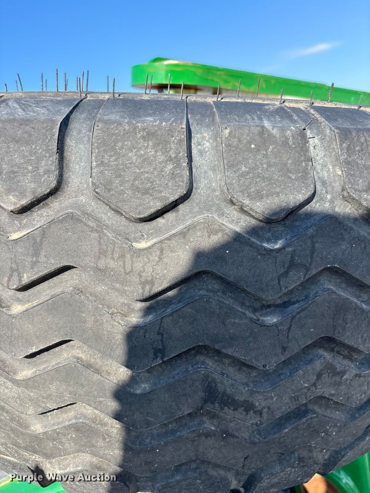 image for item DT3378 Planter lift assist