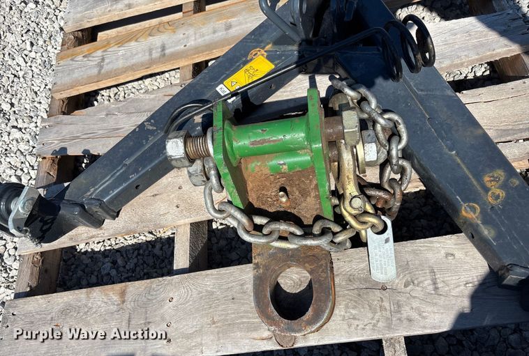 image for item DT3385 Trailer hitch and frame