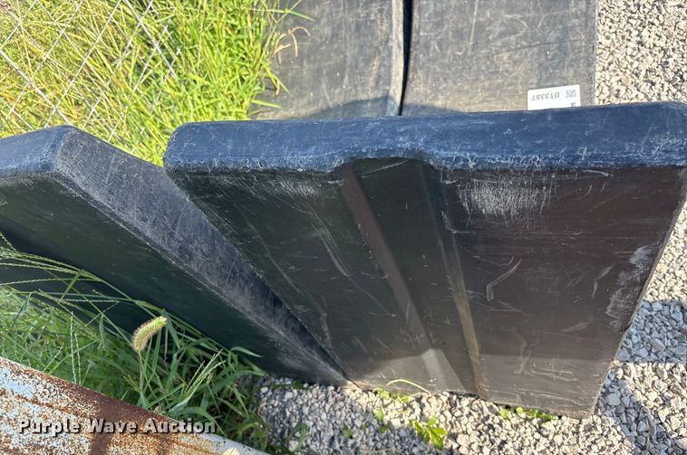 image for item DT3387 (2) tank saddles