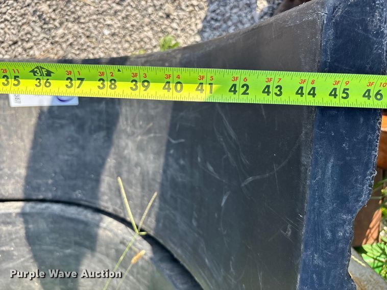 image for item DT3387 (2) tank saddles