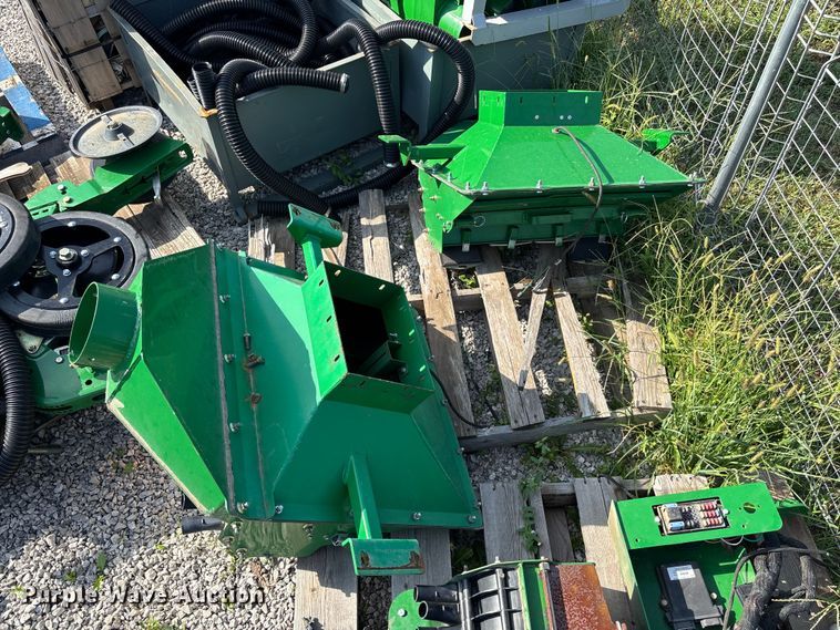 image for item DT3390 PL series planter parts