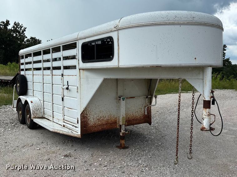 image for item DU1255 2006 HMDE livestock trailer