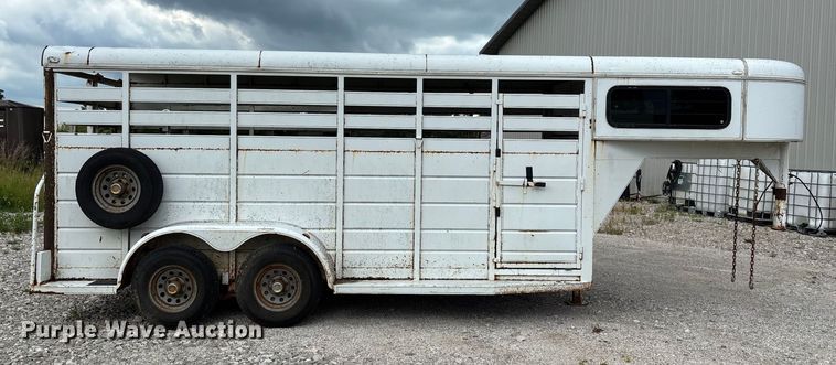 image for item DU1255 2006 HMDE livestock trailer