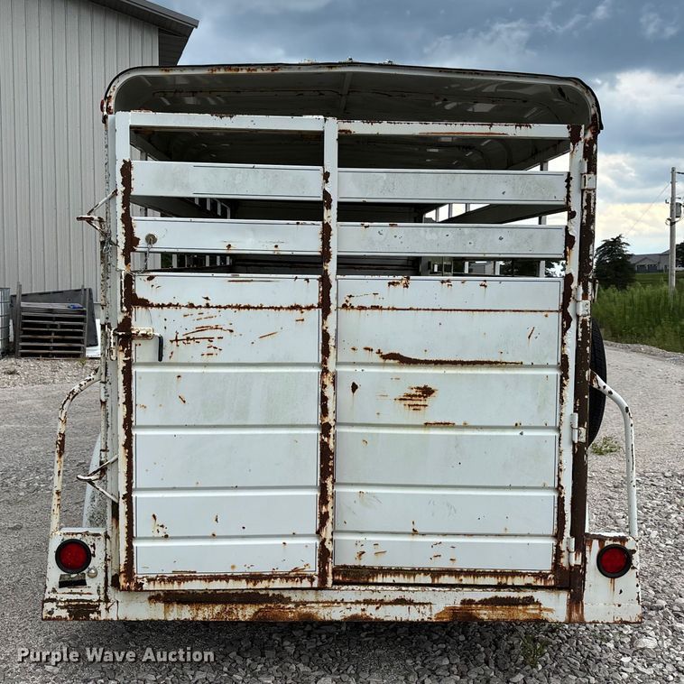 image for item DU1255 2006 HMDE livestock trailer