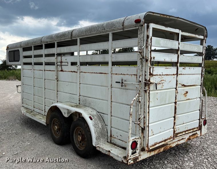 image for item DU1255 2006 HMDE livestock trailer