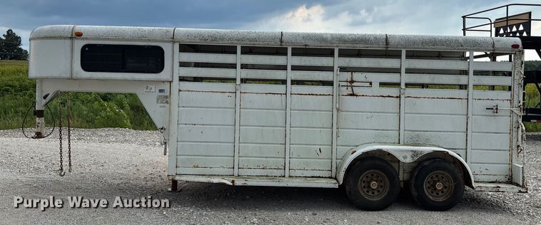 image for item DU1255 2006 HMDE livestock trailer