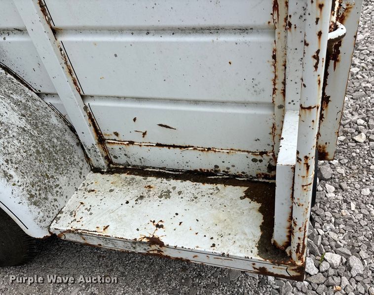 image for item DU1255 2006 HMDE livestock trailer