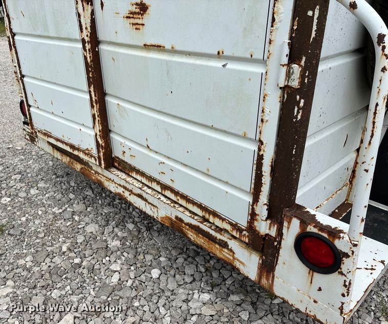 image for item DU1255 2006 HMDE livestock trailer