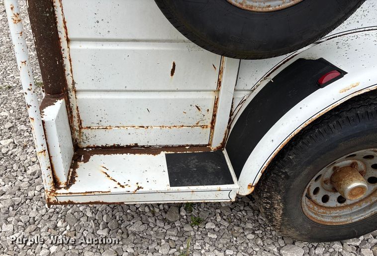 image for item DU1255 2006 HMDE livestock trailer