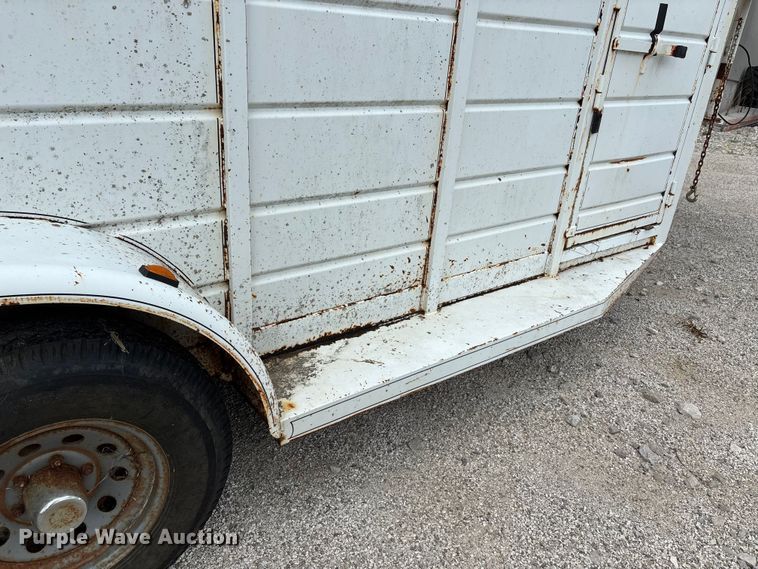image for item DU1255 2006 HMDE livestock trailer