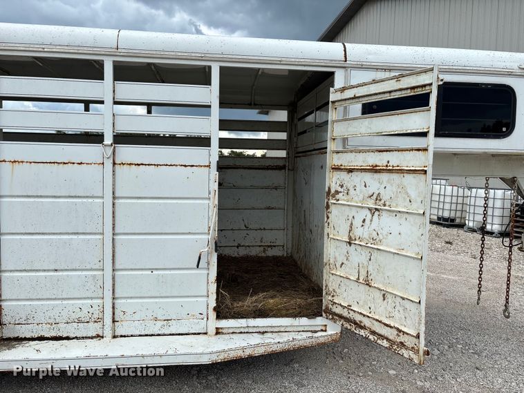 image for item DU1255 2006 HMDE livestock trailer