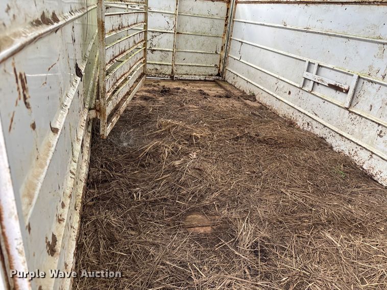 image for item DU1255 2006 HMDE livestock trailer