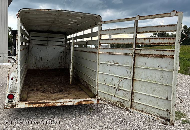 image for item DU1255 2006 HMDE livestock trailer