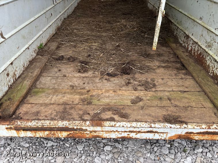 image for item DU1255 2006 HMDE livestock trailer
