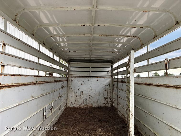 image for item DU1255 2006 HMDE livestock trailer