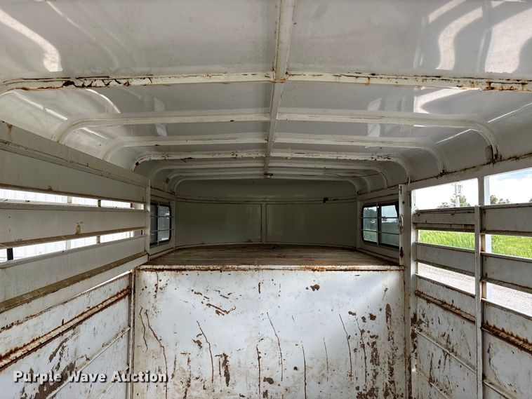 image for item DU1255 2006 HMDE livestock trailer