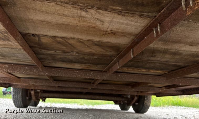 image for item DU1255 2006 HMDE livestock trailer