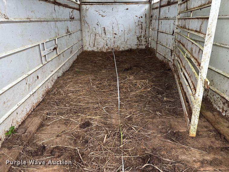 image for item DU1255 2006 HMDE livestock trailer