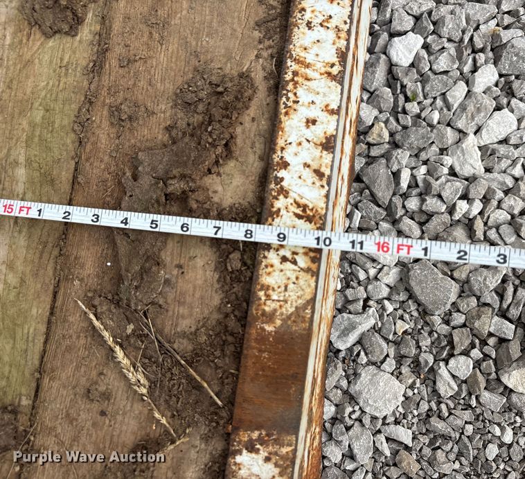 image for item DU1255 2006 HMDE livestock trailer