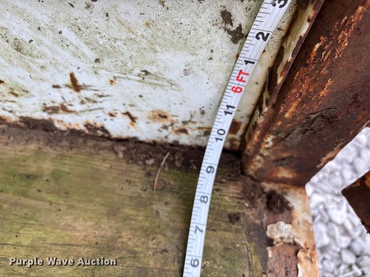 image for item DU1255 2006 HMDE livestock trailer