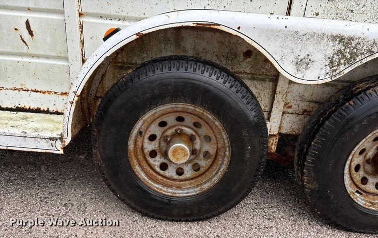 image for item DU1255 2006 HMDE livestock trailer