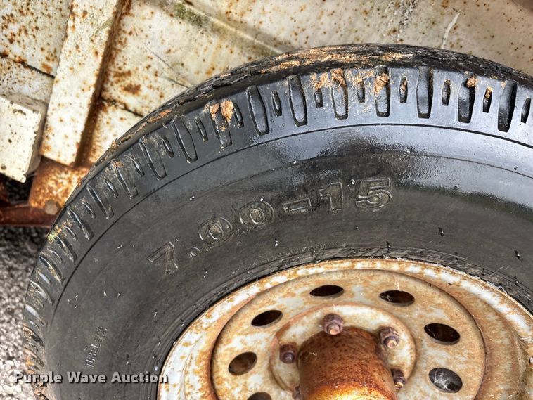 image for item DU1255 2006 HMDE livestock trailer