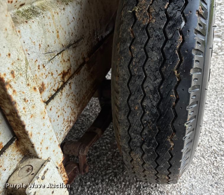 image for item DU1255 2006 HMDE livestock trailer