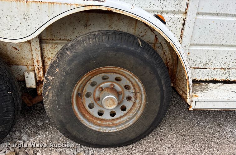 image for item DU1255 2006 HMDE livestock trailer