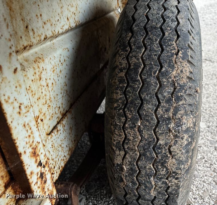 image for item DU1255 2006 HMDE livestock trailer