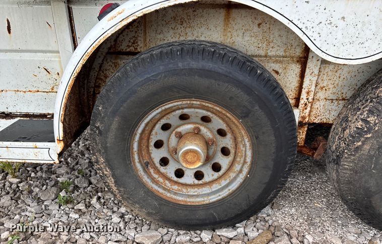 image for item DU1255 2006 HMDE livestock trailer