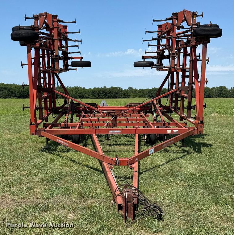 image for item DW2989 International 4700 vibra tiller field cultivator