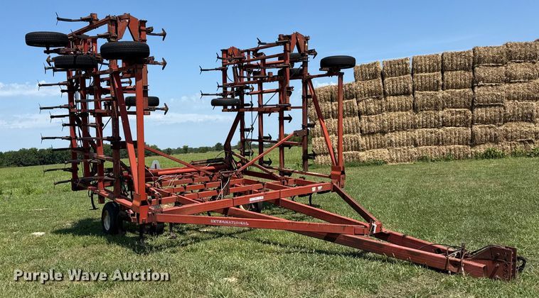 image for item DW2989 International 4700 vibra tiller field cultivator