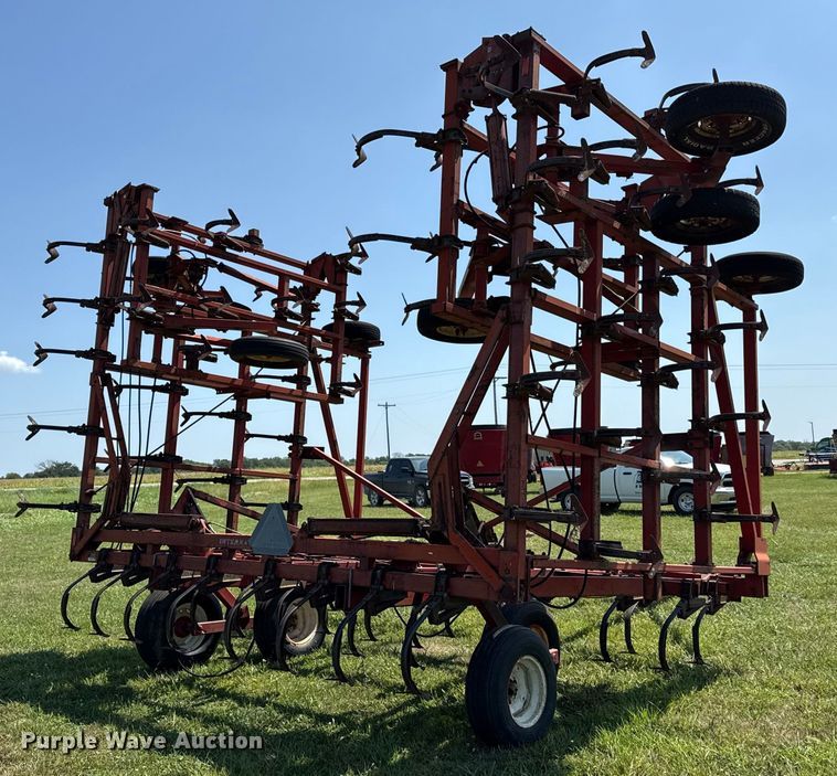 image for item DW2989 International 4700 vibra tiller field cultivator