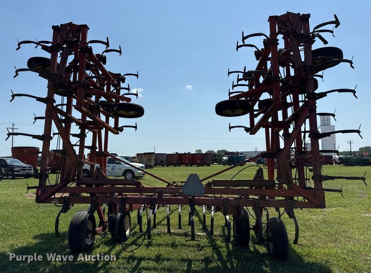 image for item DW2989 International 4700 vibra tiller field cultivator