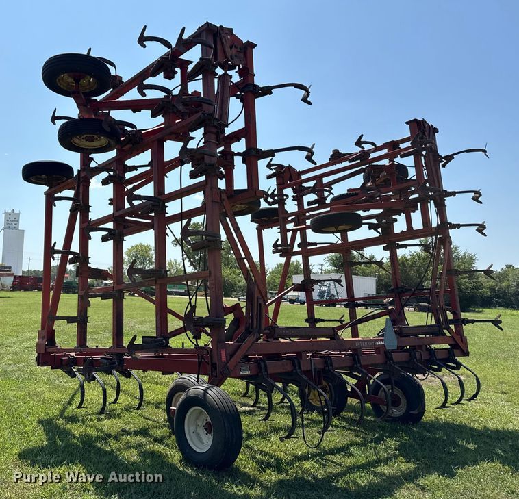 image for item DW2989 International 4700 vibra tiller field cultivator