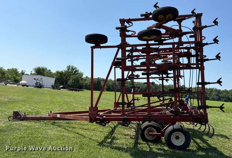 image for item DW2989 International 4700 vibra tiller field cultivator